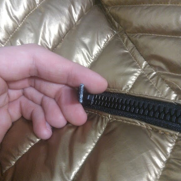 GUESS | Metallic Gold Hooded Puffer Winter Fall Jacket Quilted Snow Coat XS - Picture 16 of 16